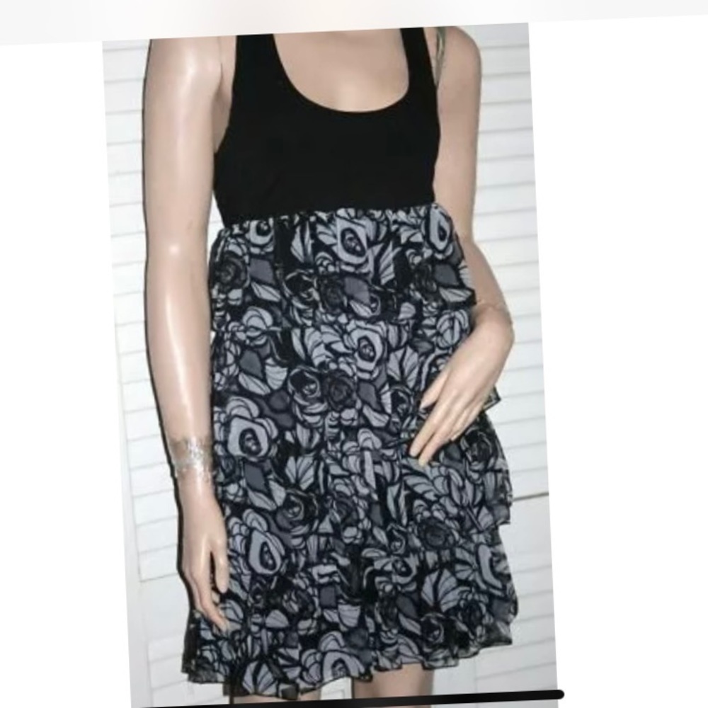 New York & Company Black and Gray Floral Mini Dress Size 10